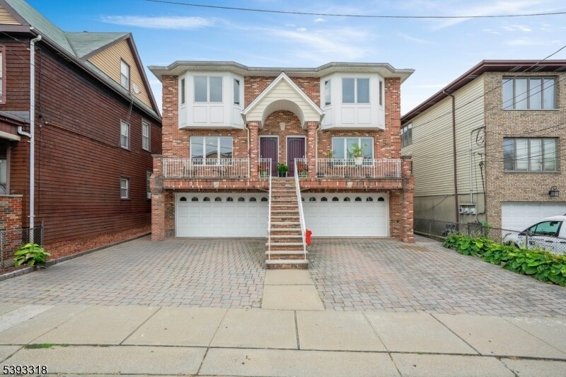 284 John St in Cliffside Park, NJ - Building Photo