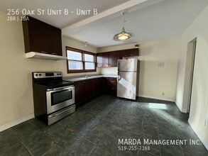 256 Oak St in Windsor, ON - Building Photo - Building Photo
