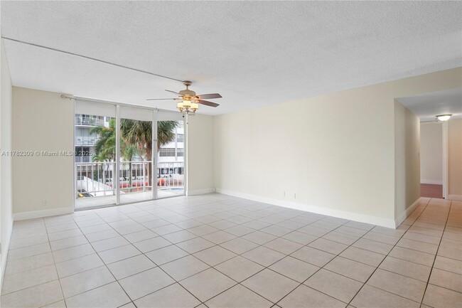 16740 NE 9th Ave in North Miami Beach, FL - Building Photo - Building Photo