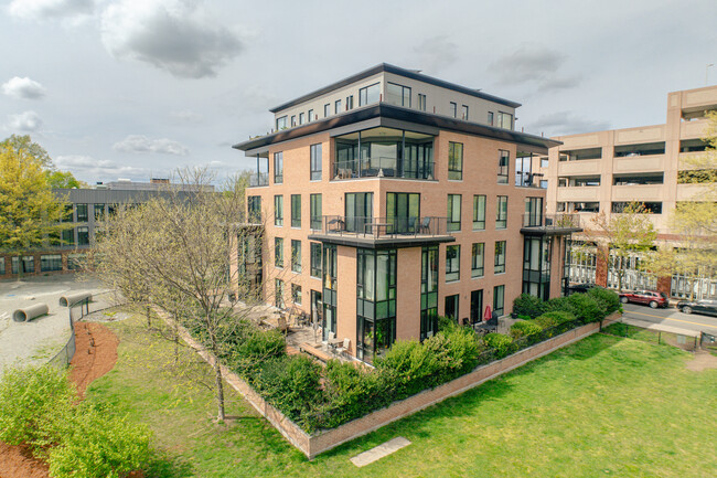 Pacific Street Condos in Cambridge, MA - Foto de edificio - Building Photo