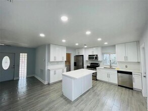 2231 SW 14th St in Fort Lauderdale, FL - Building Photo - Building Photo