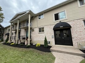 Ridge Lea Court in Buffalo, NY - Building Photo