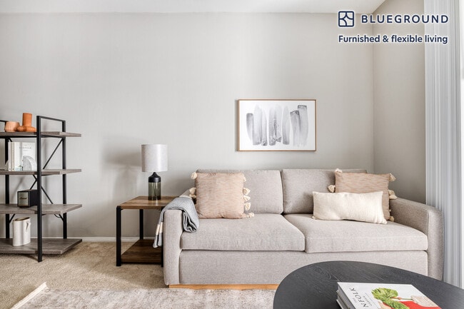 5535 Westlawn Ave in Los Angeles, CA - Building Photo - Building Photo