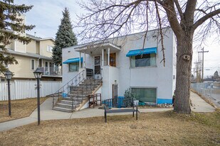 1016 Edmonton Trl NE in Calgary, AB - Building Photo