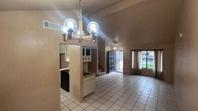 560 Clover Dr in Turlock, CA - Building Photo - Building Photo