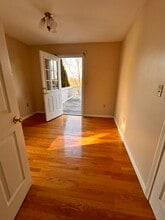 8B Gates Rd in Worcester, MA - Building Photo - Building Photo