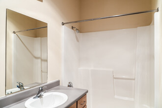 Shaver Green in Portland, OR - Building Photo - Interior Photo