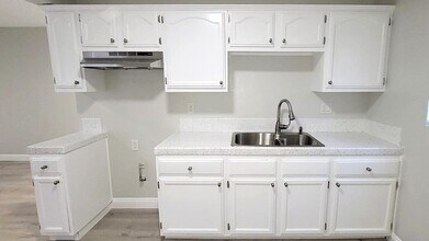 1333 E 47th St in Los Angeles, CA - Foto de edificio - Building Photo