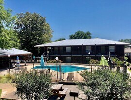 1550 E 2nd St in Pass Christian, MS - Building Photo