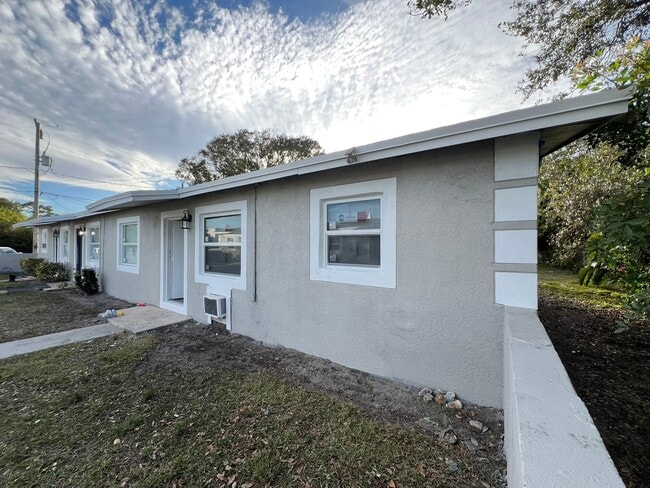 2570 42nd St in Vero Beach, FL - Building Photo - Building Photo