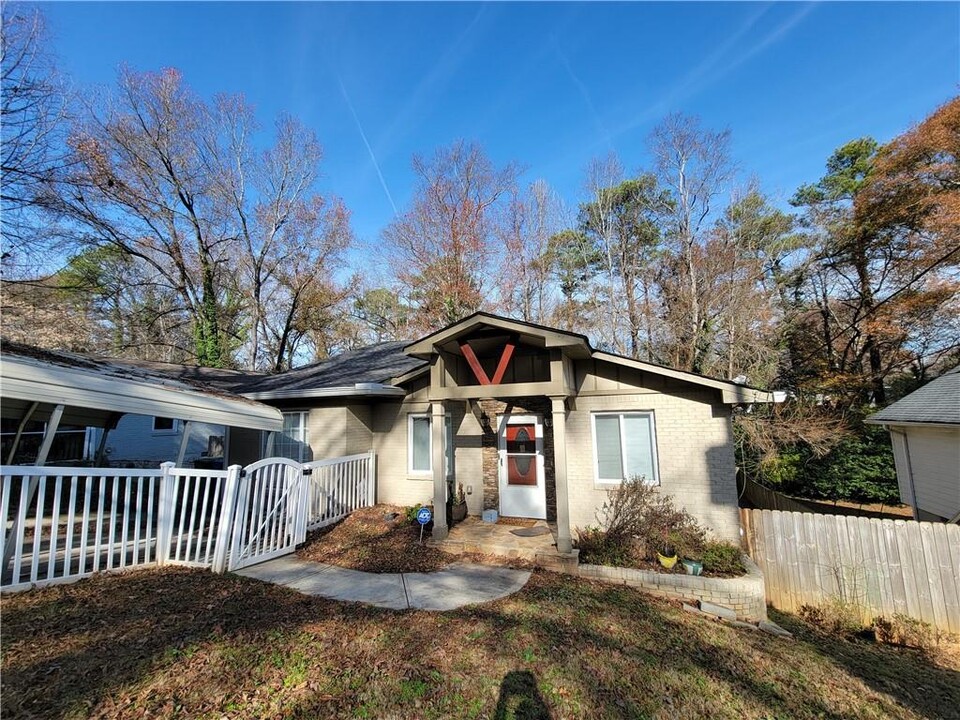 1684 Braeburn Dr SE in Atlanta, GA - Building Photo