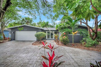 2017 NE 21st Ct in Wilton Manors, FL - Building Photo - Building Photo