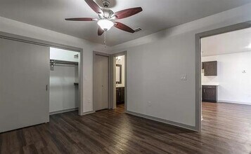 1925 Moser Ave in Dallas, TX - Foto de edificio - Building Photo