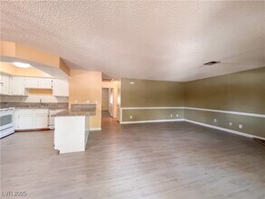 2700 Baycliff Ct in Las Vegas, NV - Building Photo - Building Photo