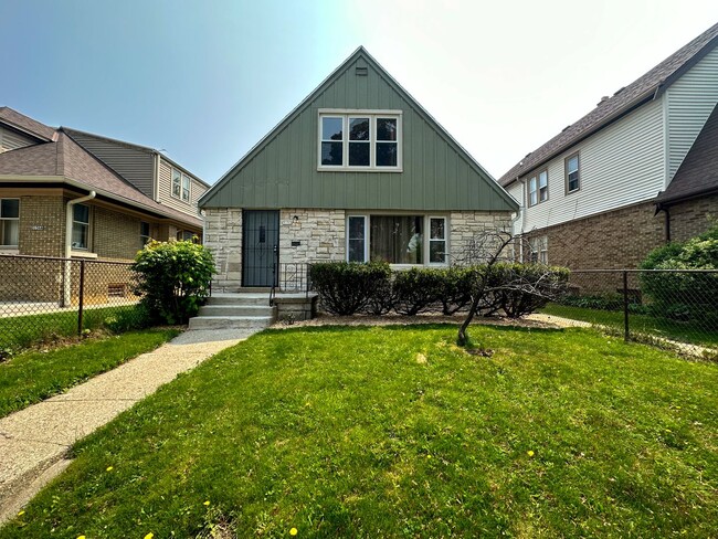 3152 N 42nd Pl