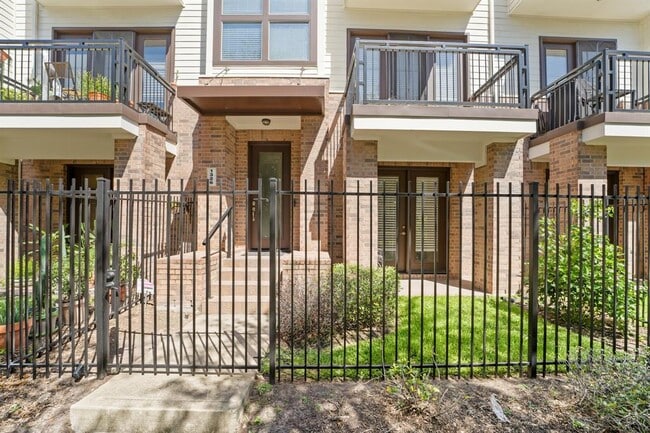 1326 Paige St in Houston, TX - Building Photo - Building Photo