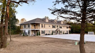 1215 Corporate Dr in Adrian, MI - Building Photo - Building Photo