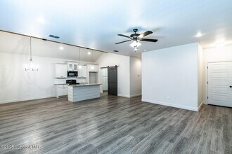 2022 102nd St in Lubbock, TX - Building Photo - Building Photo