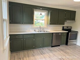 33 Violette Ave in Waterville, ME - Building Photo