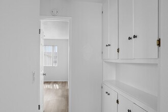 324 Stepney St in Inglewood, CA - Foto de edificio - Building Photo