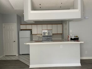 3205 Jade Ct, Unit 301 in Virginia Beach, VA - Building Photo - Building Photo