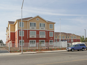 Sierra Gateway II in Fresno, CA - Building Photo - Building Photo