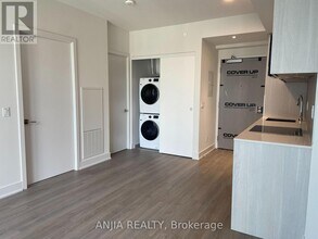 8 Cumberland St in Toronto, ON - Building Photo - Building Photo