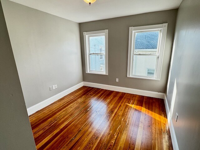 31 Adamson St, Unit 2 in Boston, MA - Foto de edificio - Building Photo