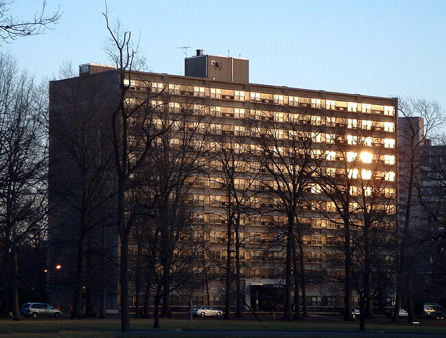 Orange Park Apartments in Orange, NJ - Foto de edificio - Building Photo