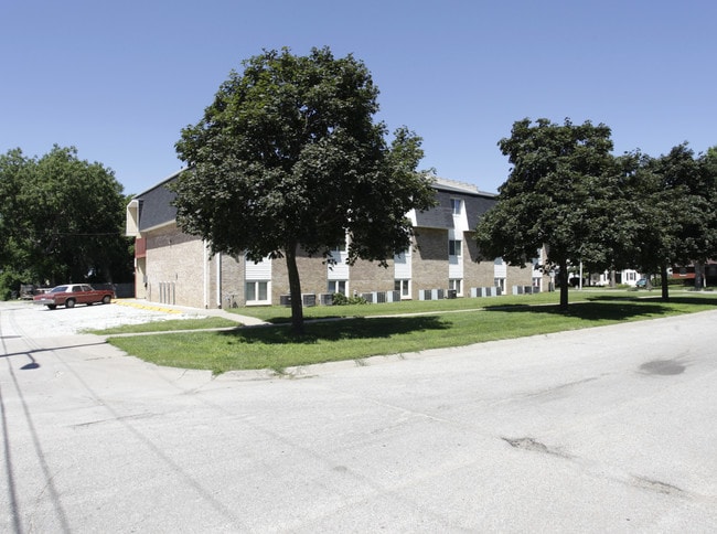4303 Touzalin Ave in Lincoln, NE - Foto de edificio - Building Photo