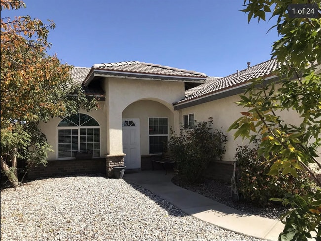 15988 Brook Ct in Victorville, CA - Building Photo - Building Photo
