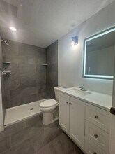 215 S 11th St in Shelton, WA - Building Photo - Building Photo