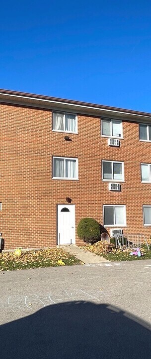 287 8th St in Wheeling, IL - Building Photo