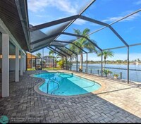 313 SE 6th St in Cape Coral, FL - Foto de edificio - Building Photo