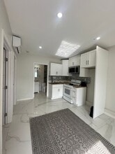 1427 E 76th St in Los Angeles, CA - Building Photo - Building Photo