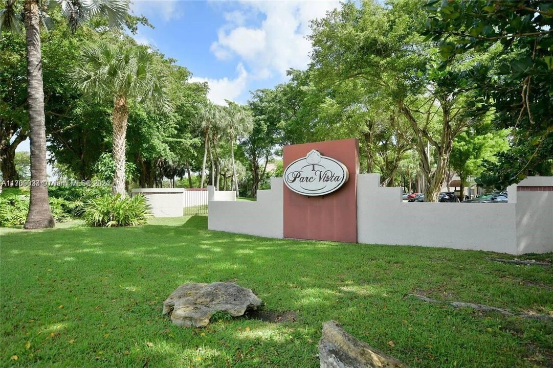 14106 SW 93rd Ln in Miami, FL - Building Photo