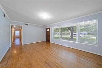 302 Easton Rd in Dallas, TX - Building Photo - Building Photo