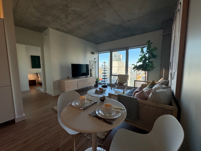 167 N Desplaines St in Chicago, IL - Building Photo - Building Photo