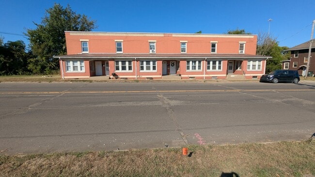 1301 S Erie Ave in Massillon, OH - Building Photo - Building Photo