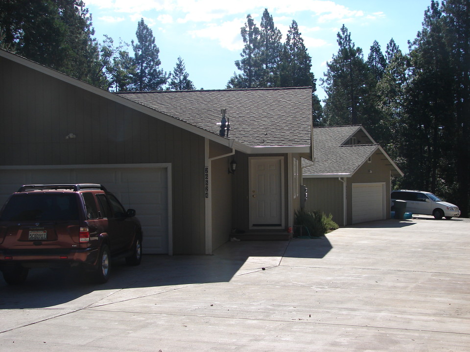 Silver Meadows in Pioneer, CA - Building Photo