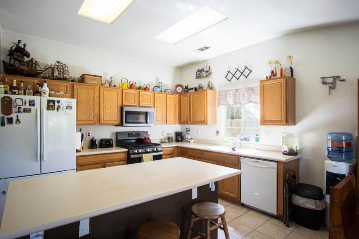 1902 E Monte Verde Ave in Visalia, CA - Building Photo