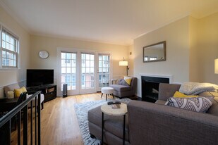 4450 MacArthur Blvd NW in Washington, DC - Building Photo