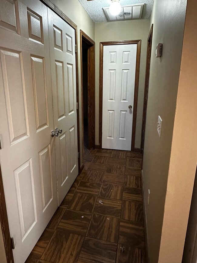 4305 Old Memphis Pike in Tuscumbia, AL - Building Photo - Building Photo