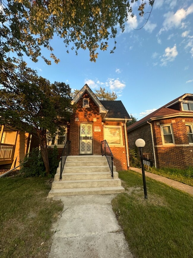 property at 10015 S Princeton Ave