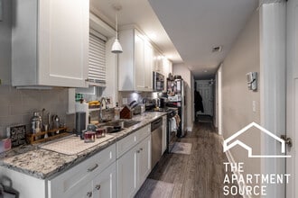 2449 N Ashland Ave, Unit one in Chicago, IL - Building Photo - Building Photo