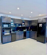 3121 Commodore Plz, Unit PH4 in Miami, FL - Building Photo - Building Photo