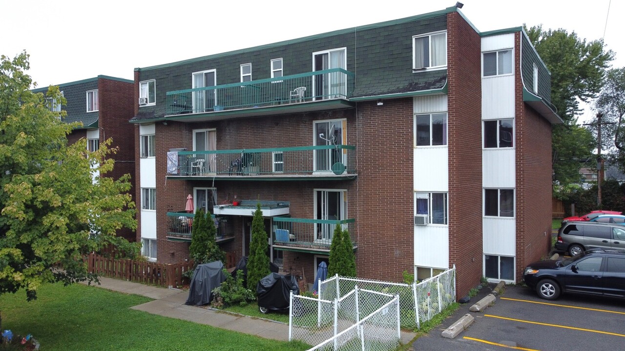 70 Rémy St in Longueuil, QC - Building Photo