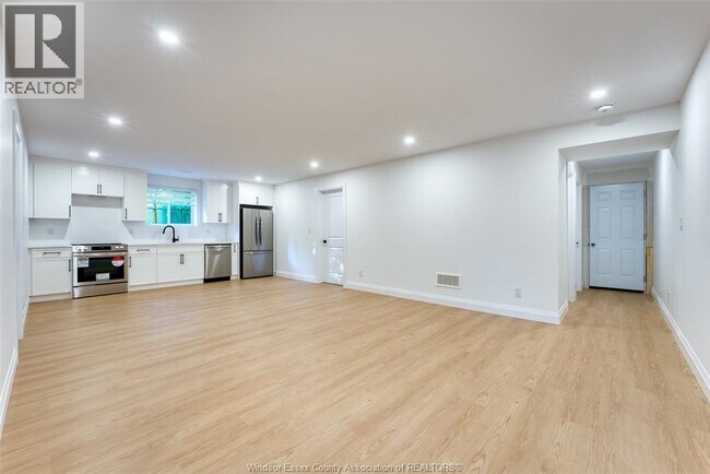 354 Bouffard Rd in Windsor, ON - Building Photo - Building Photo