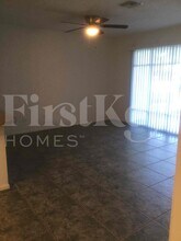 305 NE Floresta Dr in Port St. Lucie, FL - Foto de edificio - Building Photo