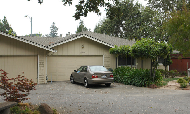 22636-22646 Silver Oak Way in Cupertino, CA - Building Photo - Building Photo